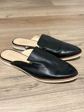 Adrienne Vittadini Lou faux leather Pointed Toe Mules Flats Slip On black size 9